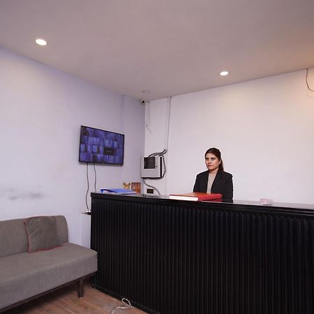 Hotel Mira Residency- Outer Ring Road, Paschim Vihar Delhi Zewnętrze zdjęcie