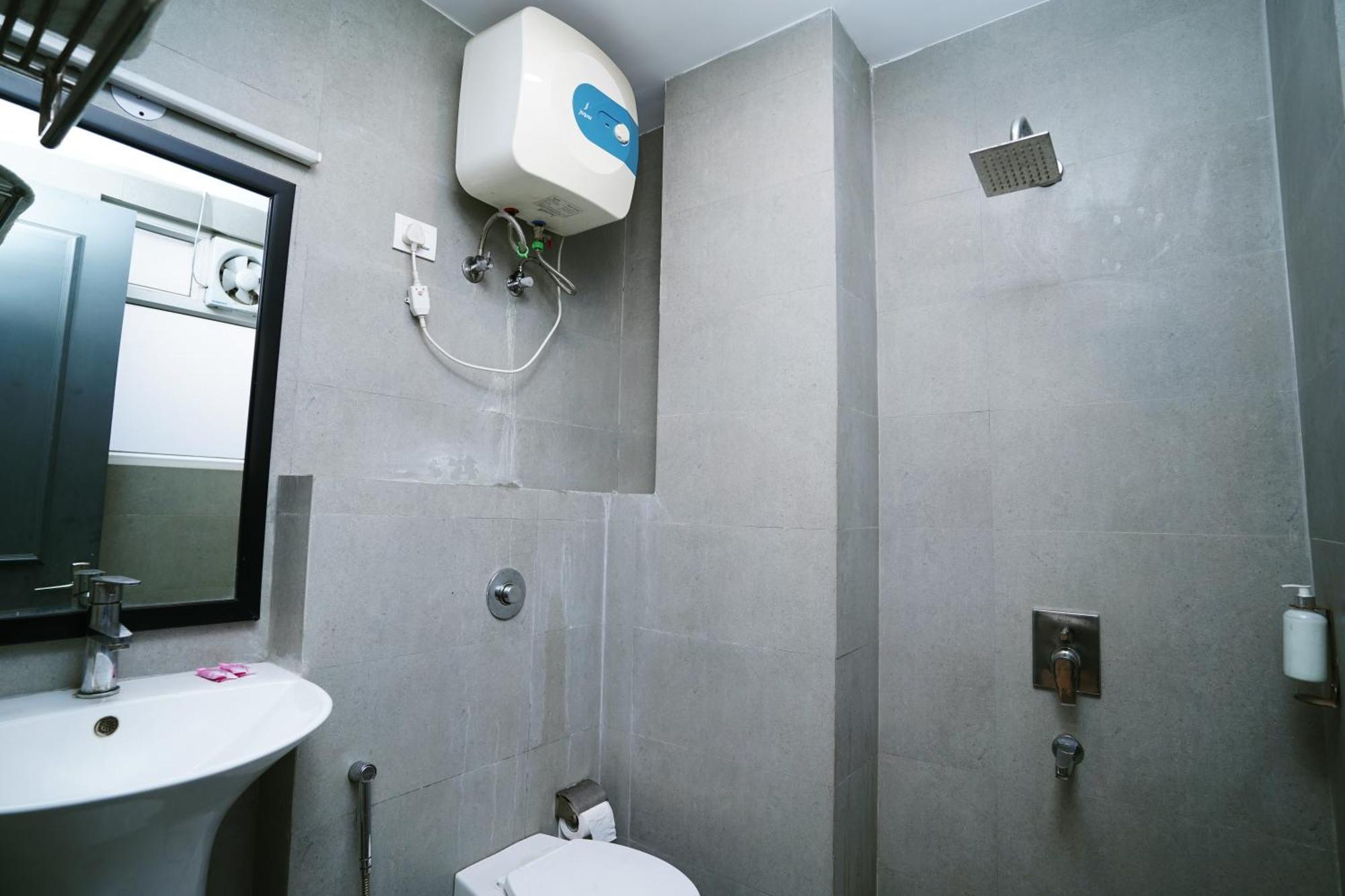 Hotel Mira Residency- Outer Ring Road, Paschim Vihar Delhi Zewnętrze zdjęcie