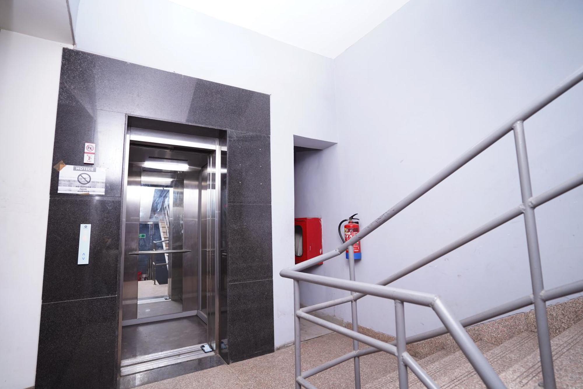 Hotel Mira Residency- Outer Ring Road, Paschim Vihar Delhi Zewnętrze zdjęcie