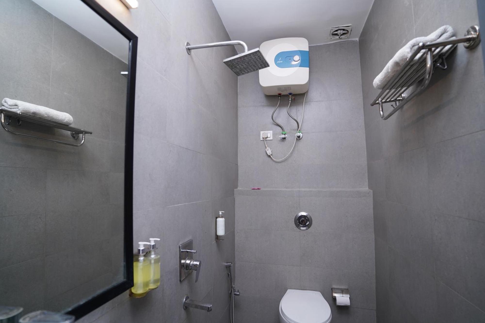 Hotel Mira Residency- Outer Ring Road, Paschim Vihar Delhi Zewnętrze zdjęcie