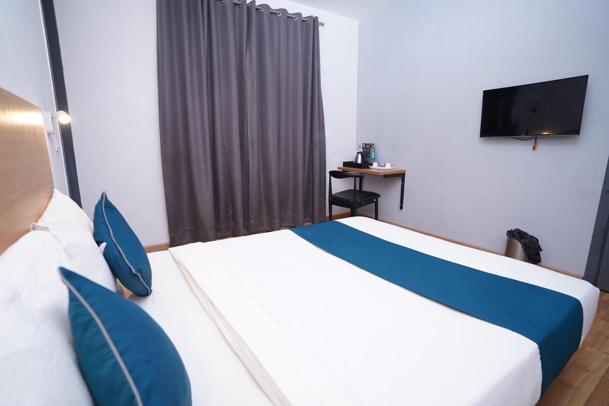 Hotel Mira Residency- Outer Ring Road, Paschim Vihar Delhi Zewnętrze zdjęcie