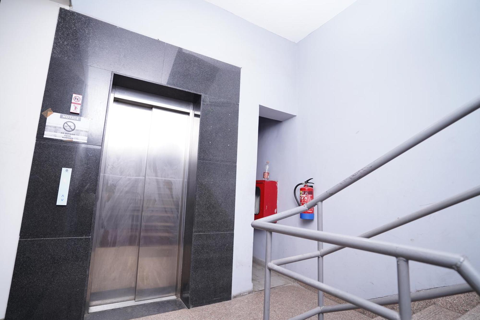 Hotel Mira Residency- Outer Ring Road, Paschim Vihar Delhi Zewnętrze zdjęcie