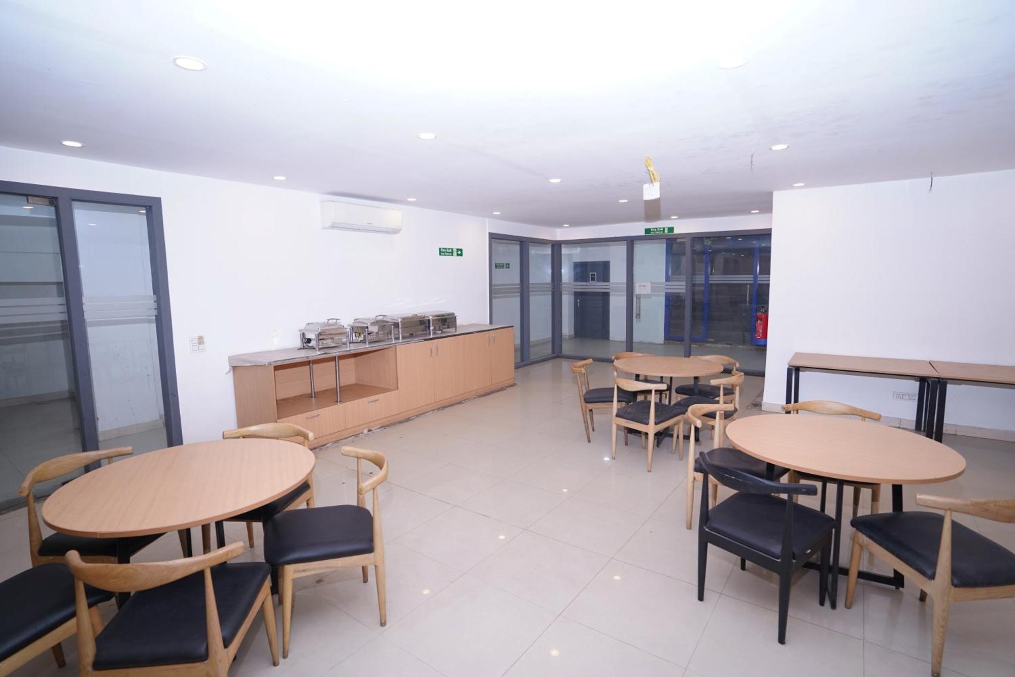 Hotel Mira Residency- Outer Ring Road, Paschim Vihar Delhi Zewnętrze zdjęcie