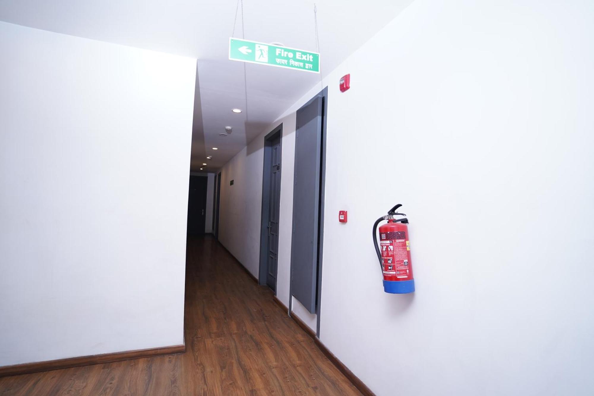 Hotel Mira Residency- Outer Ring Road, Paschim Vihar Delhi Zewnętrze zdjęcie