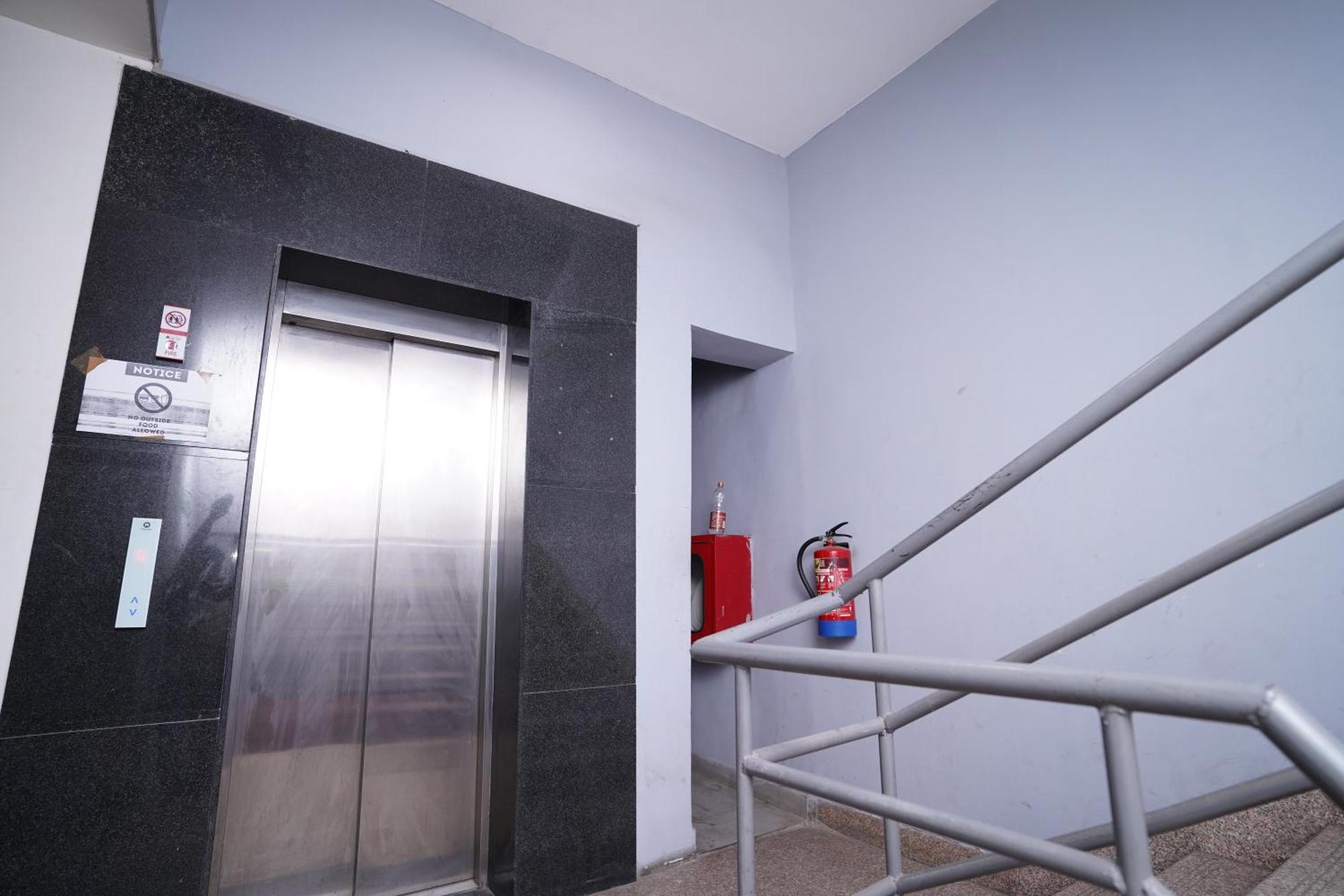 Hotel Mira Residency- Outer Ring Road, Paschim Vihar Delhi Zewnętrze zdjęcie